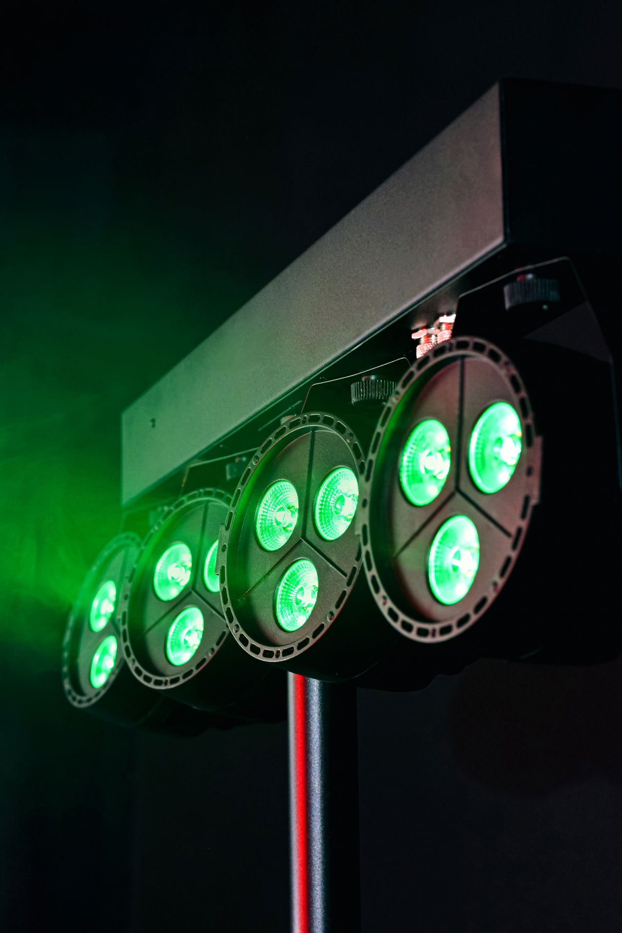 QTX Recharge Performer LED PAR Bar with Tripod