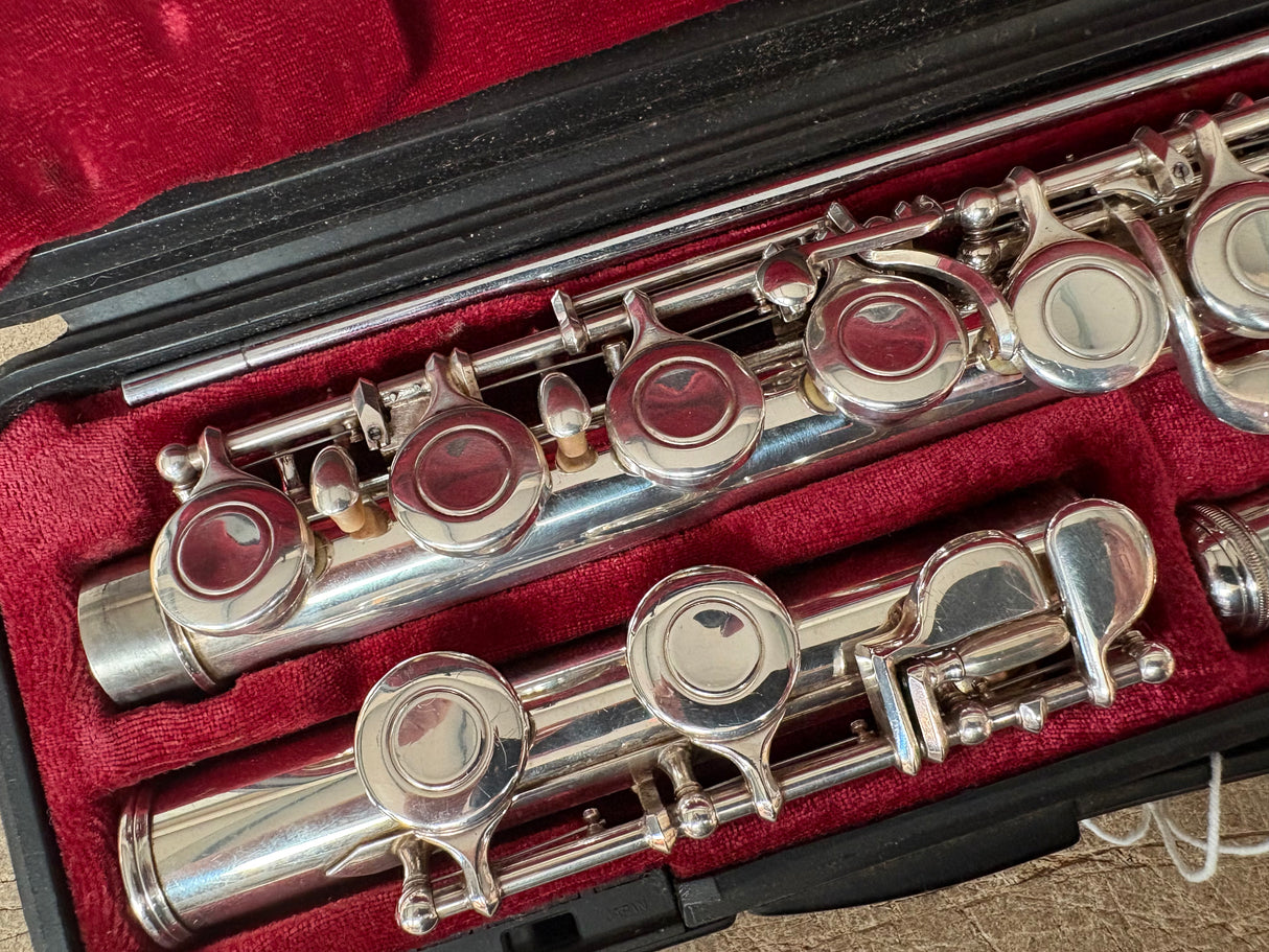 YFL 211SII Flute Outfit