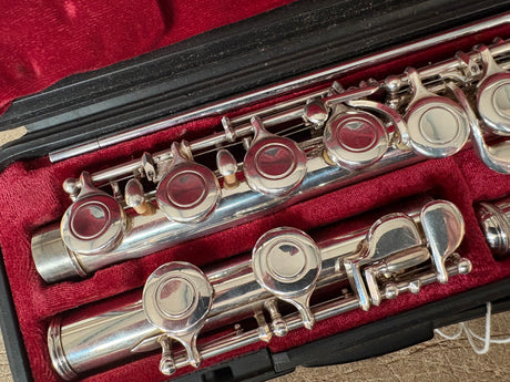 YFL 211SII Flute Outfit