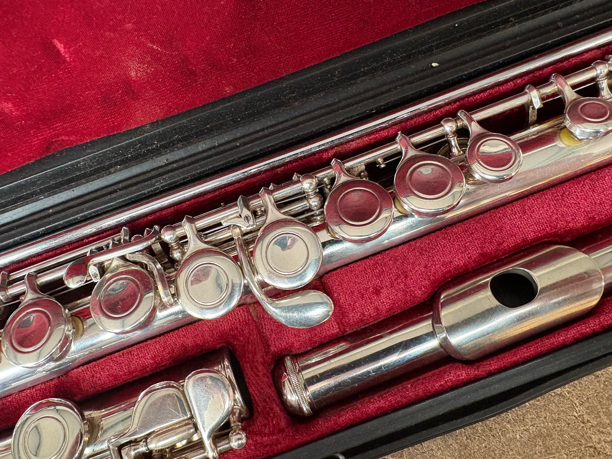 YFL 211SII Flute Outfit