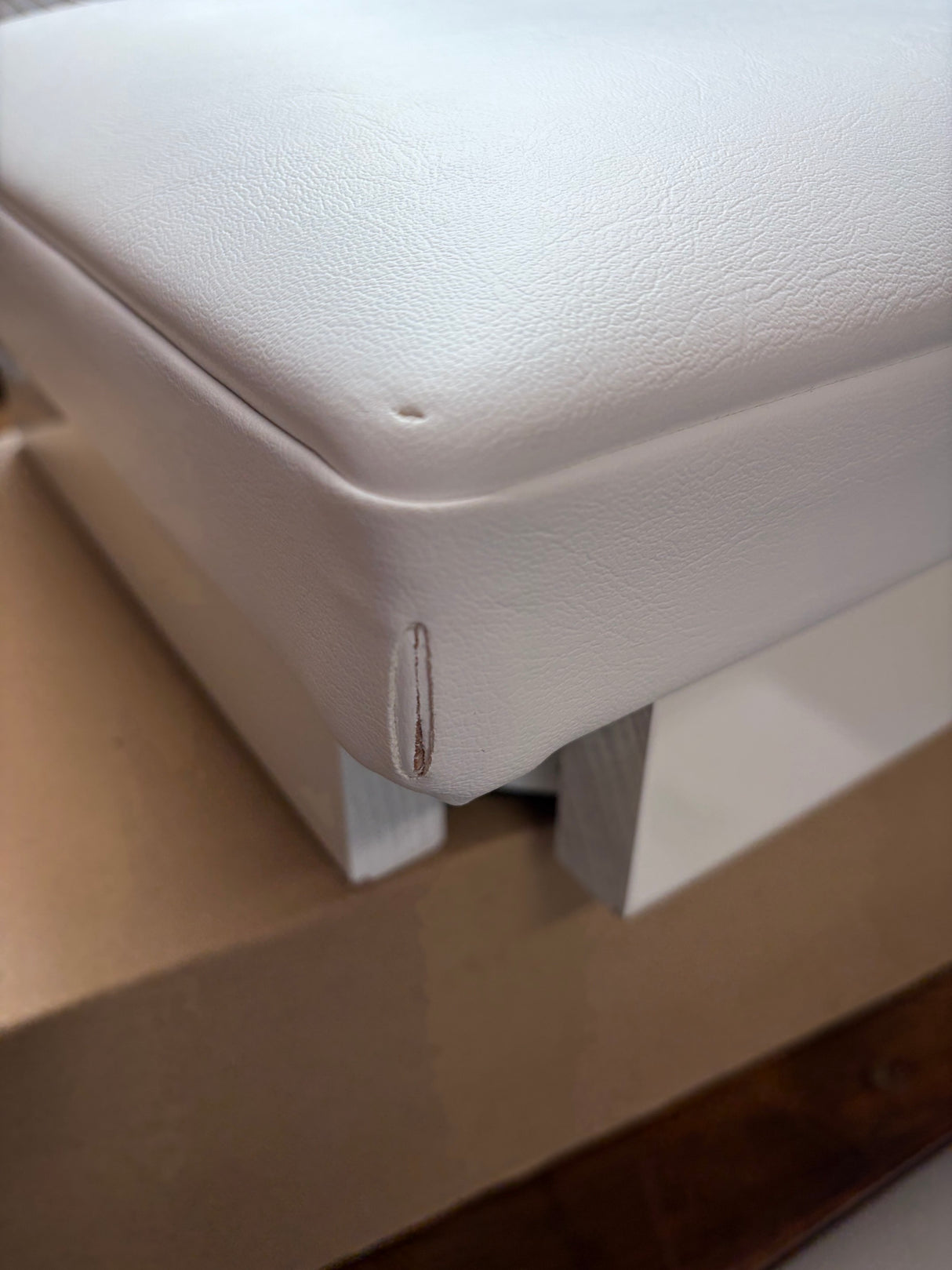 Yamaha Deluxe Polished White Piano Bench