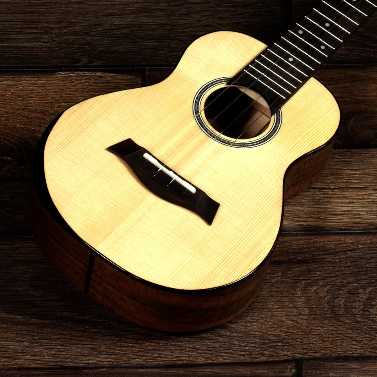 Barnes And Mullins Concert Ukulele - Solid Spruce / Acacia . Inc. Gigbag