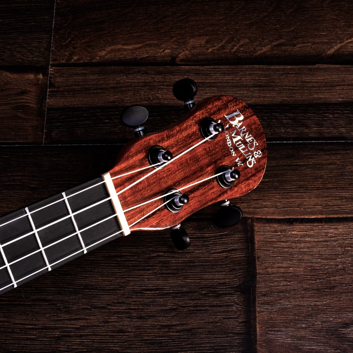 Barnes And Mullins BMUK5C Concert Ukulele Walnut