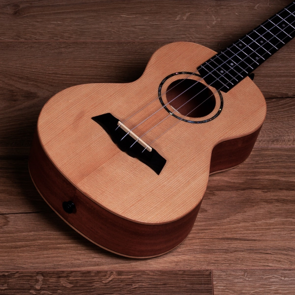 Barnes And Mullins BMUK6T Ukulele Tenor - Spruce