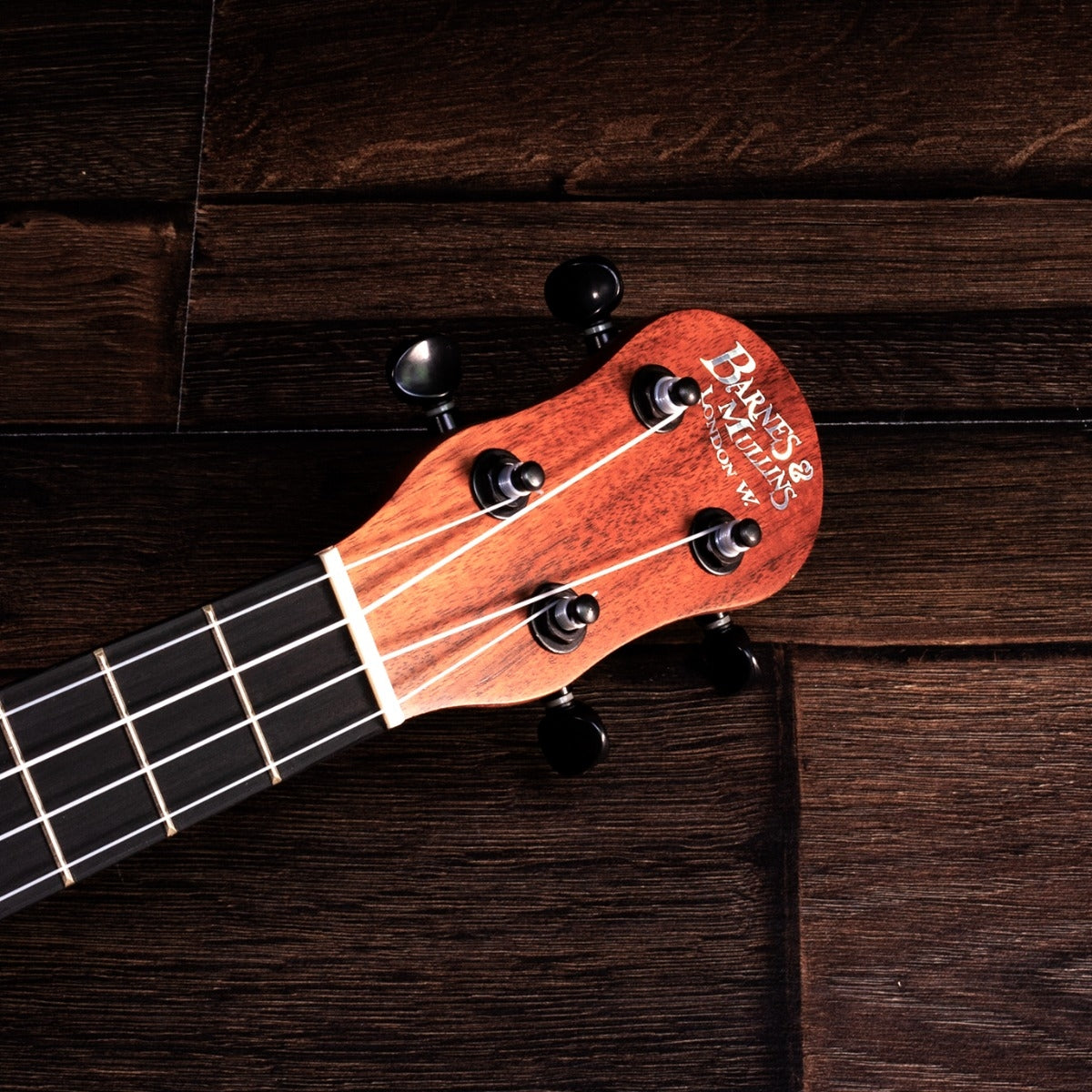 Barnes And Mullins BMUK7CE Ukulele Concert Electro - Koa