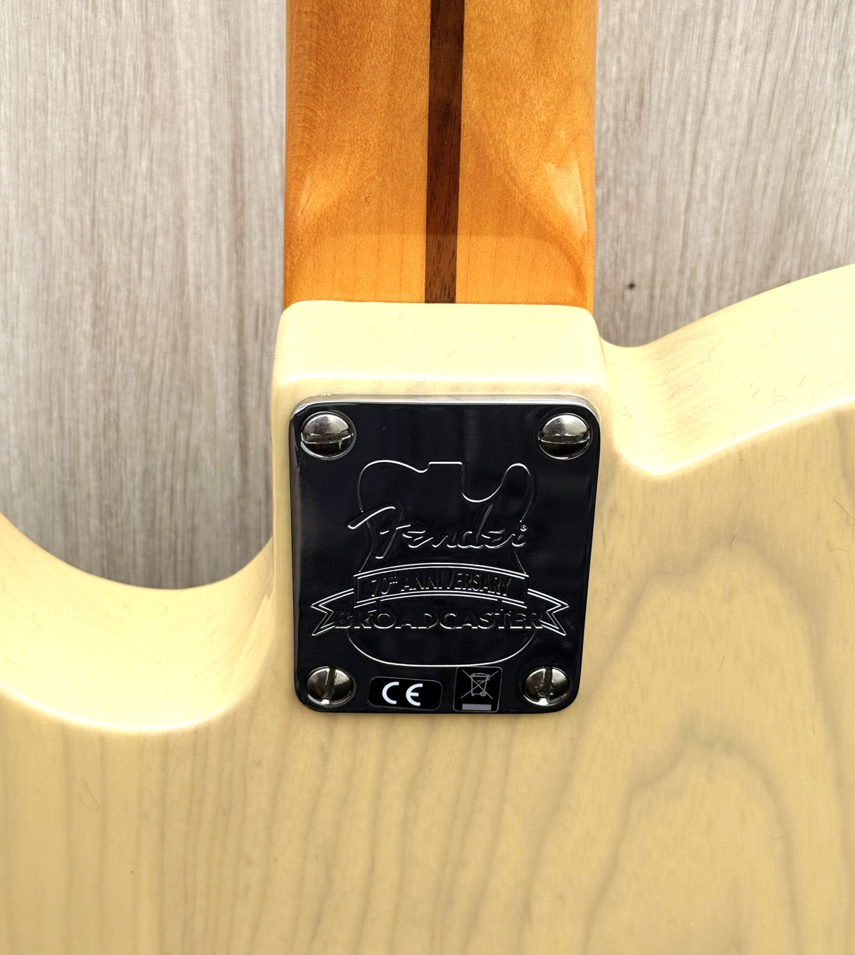 Fender 70th Anniversary Broadcaster Blackguard Blonde 2020