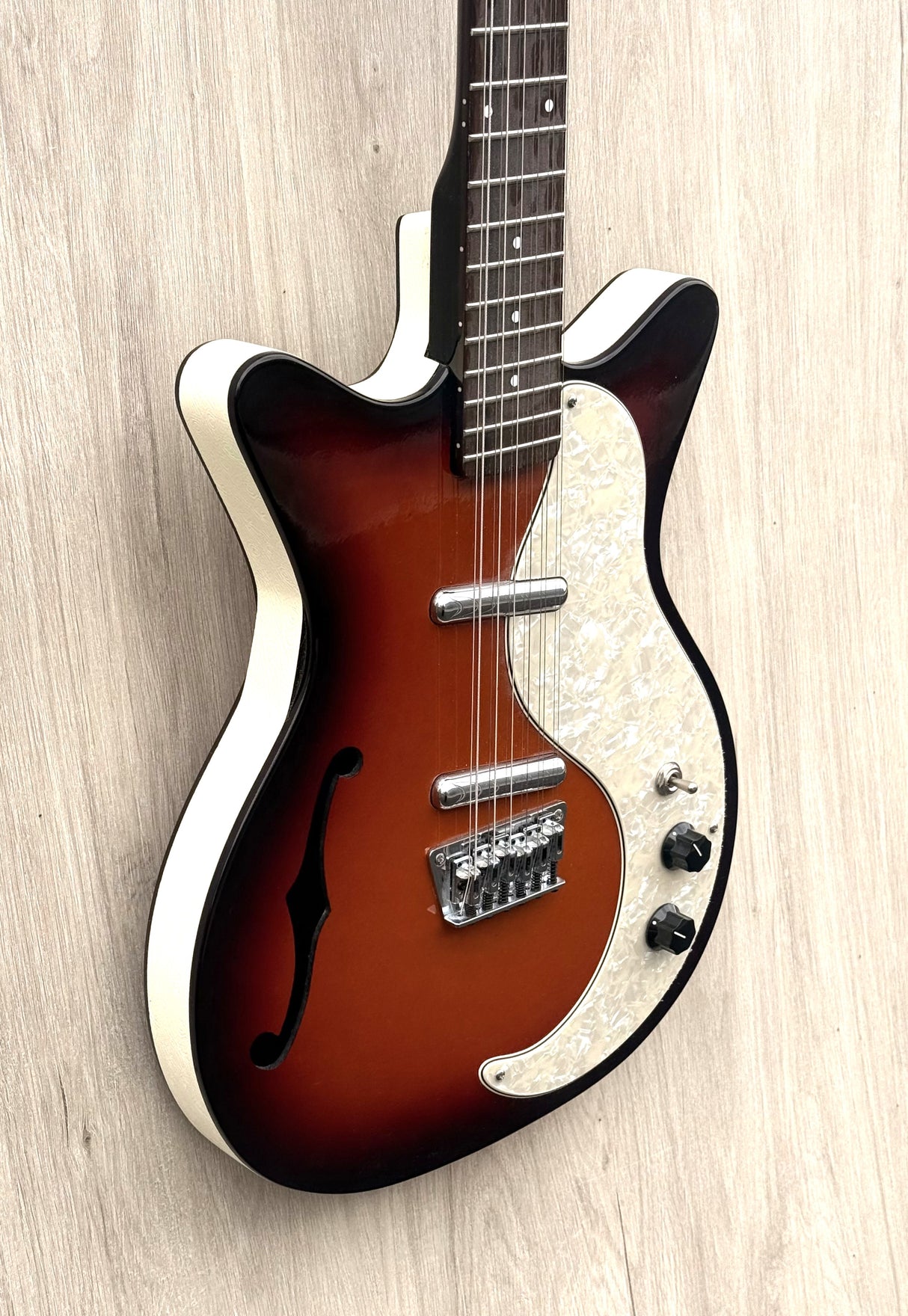 Danelectro DC59 12-String Semi-Hollow Sunburst