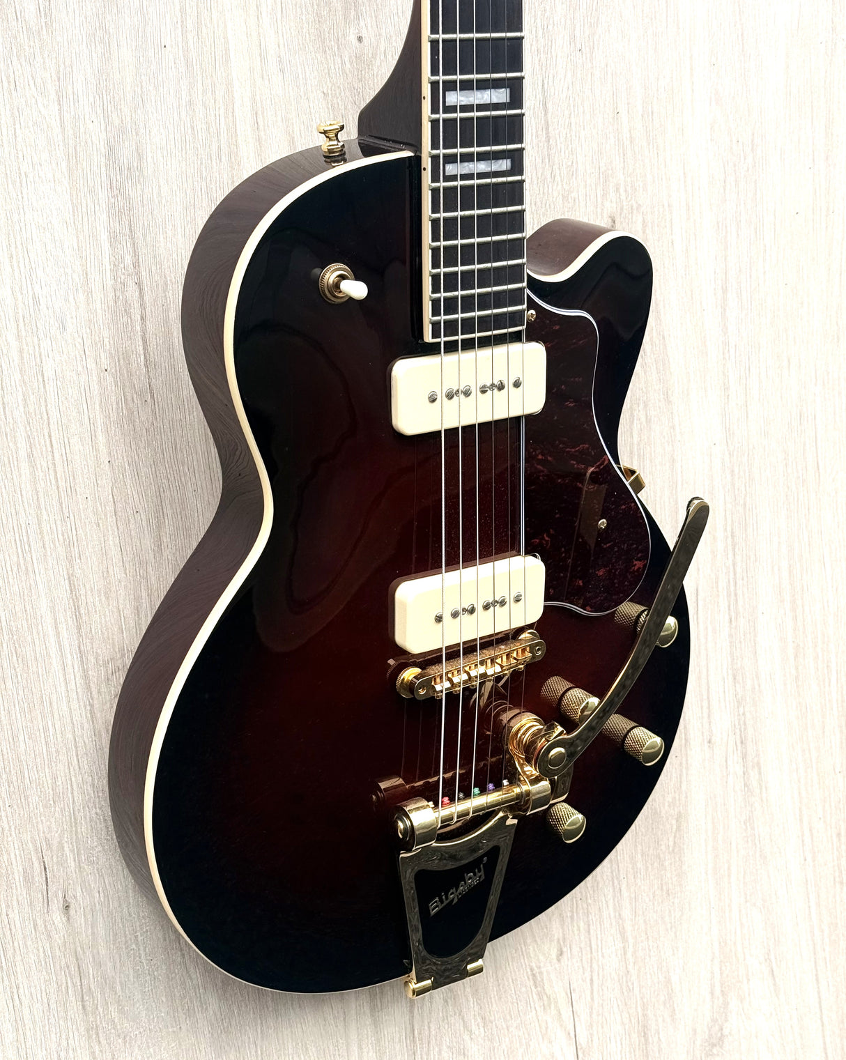Guild M75 Aristocrat P90 With Bigsby - Antique Sunburst