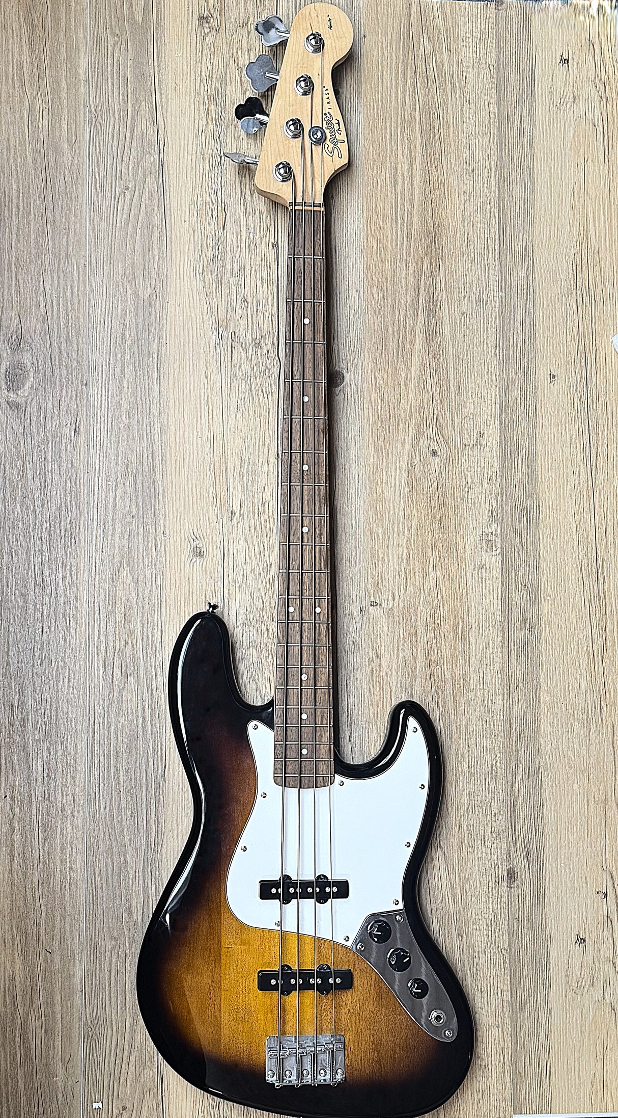 Squier Affinity Jazz bass 3-Colour Sunburst 2018