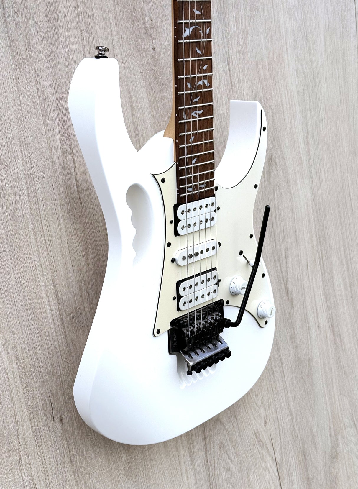 Ibanez JEMJR Steve Vai Jem Junior White 2016