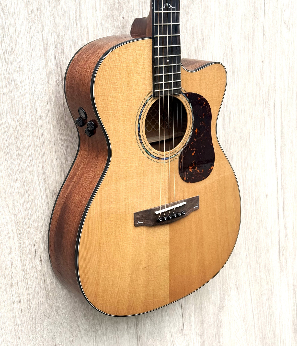 Cort Gold OC6 Natural