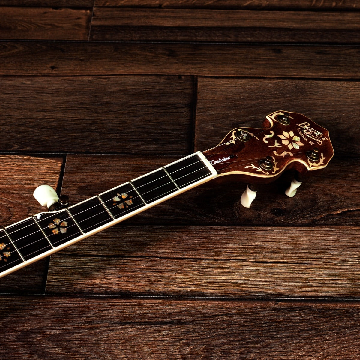 Barnes And Mullins Banjo 5 String Troubadour Model