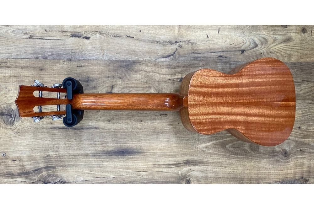 Uma UK-20ST Solid Mahoghany Tenor With Passive Pickup