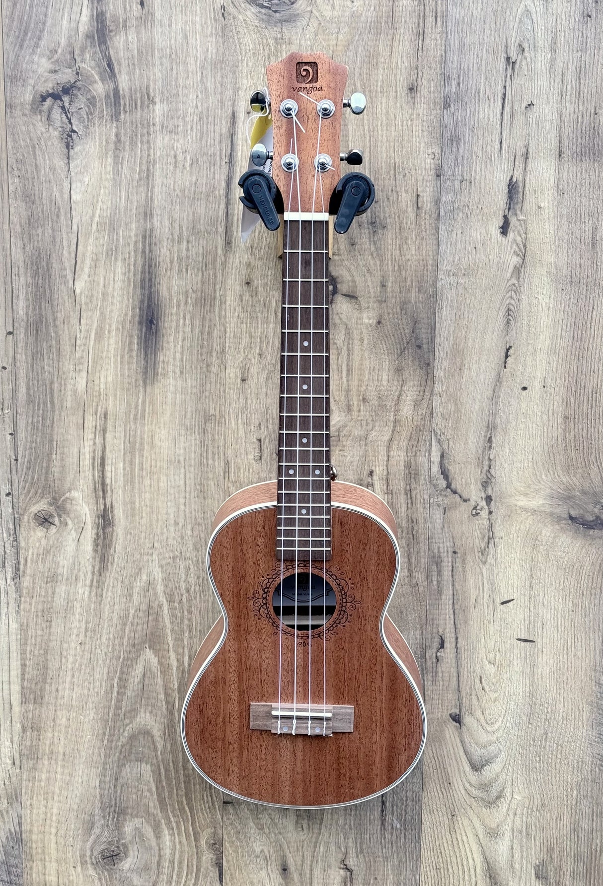 Vangoa VU406 Tenor Ukulele