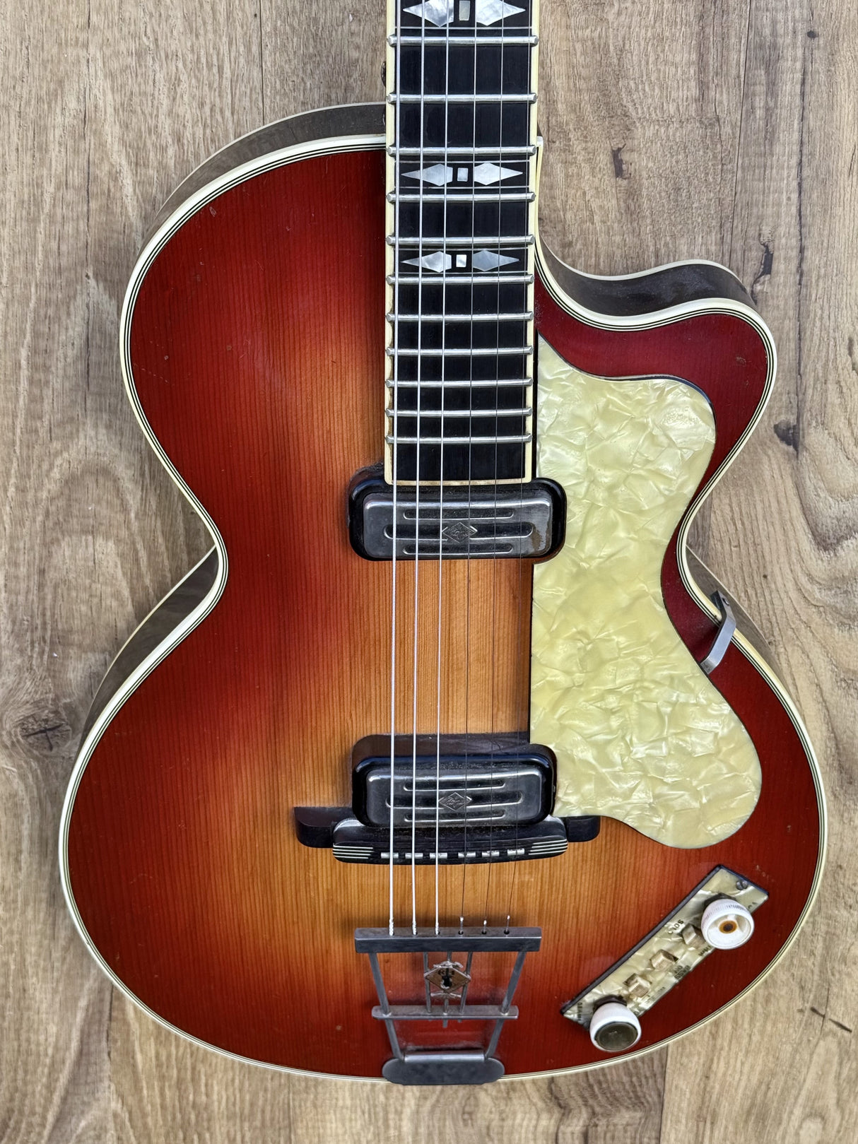 Hofner Club 60 Sunburst 1960