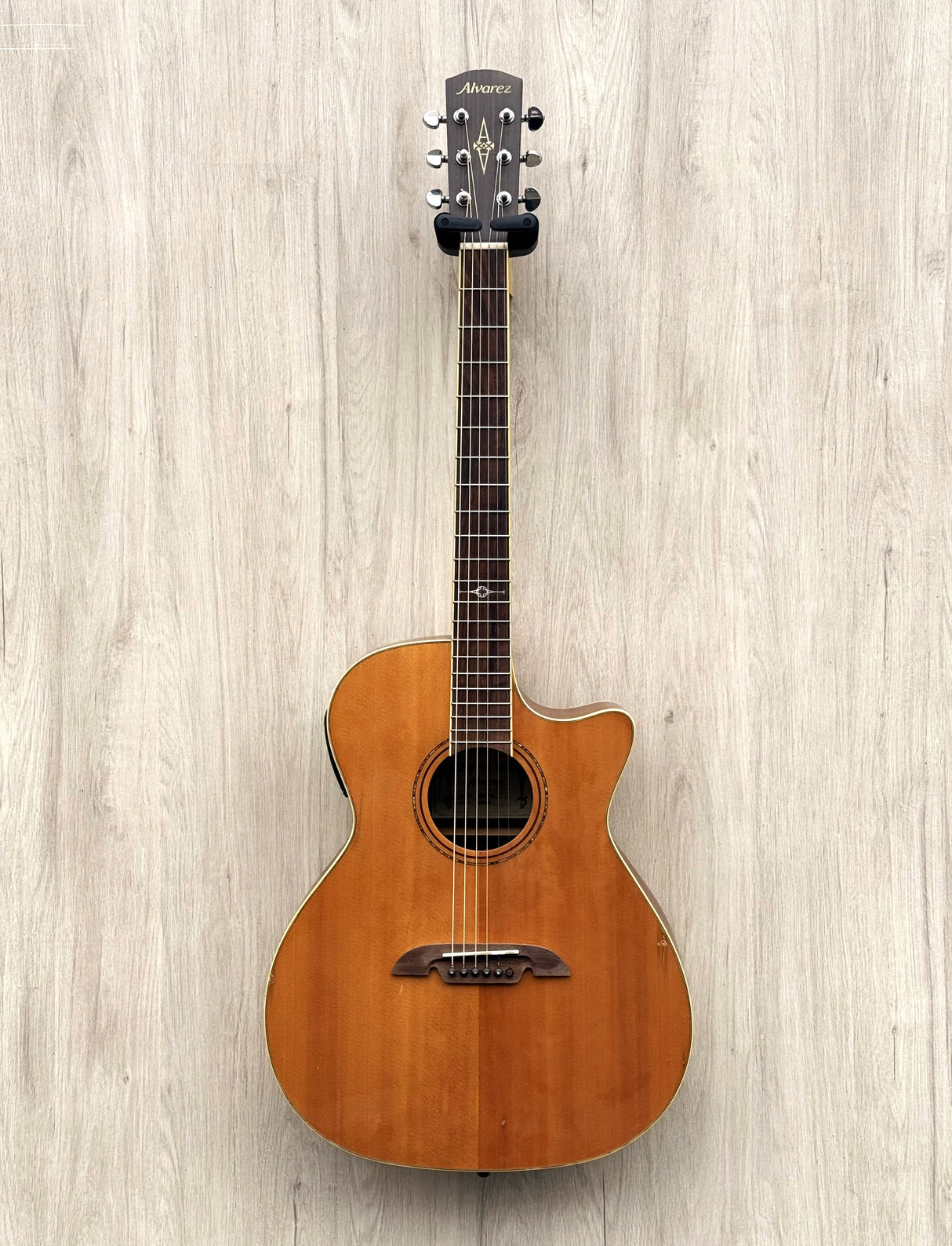 Alvarez AG60CE Artist Series Grand Auditorum