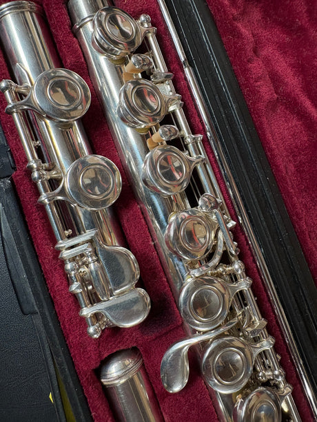 YFL 211SII Flute Outfit