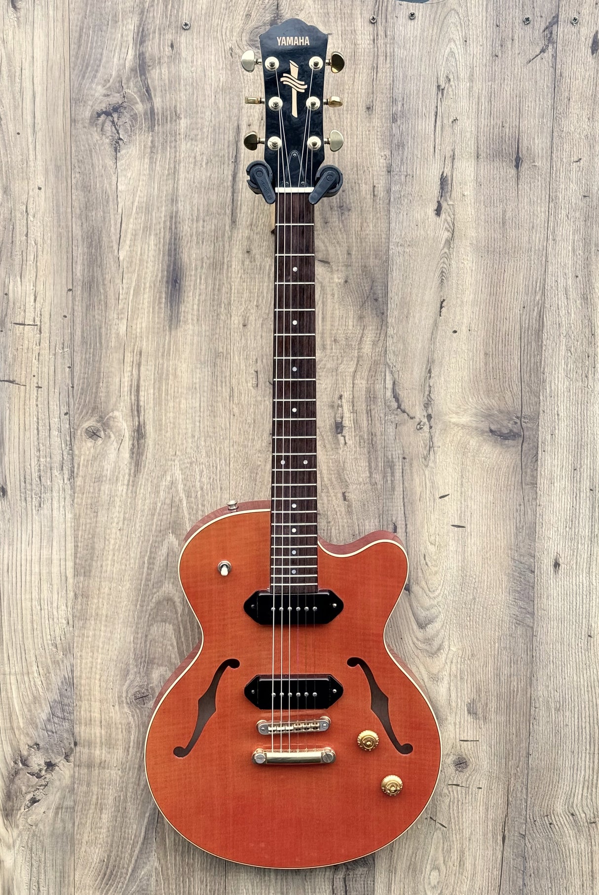 Yamaha AEX502 Semi Hollow - Orange