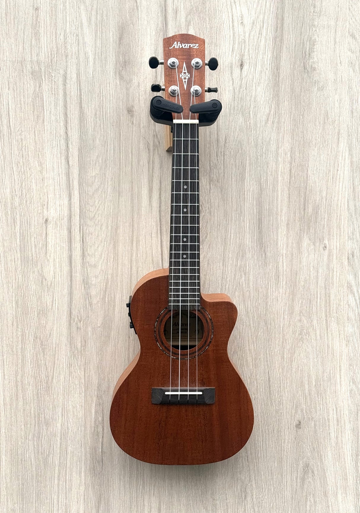Alvarez RU22CCE Regent Concert Electro-Acoustic Ukulele