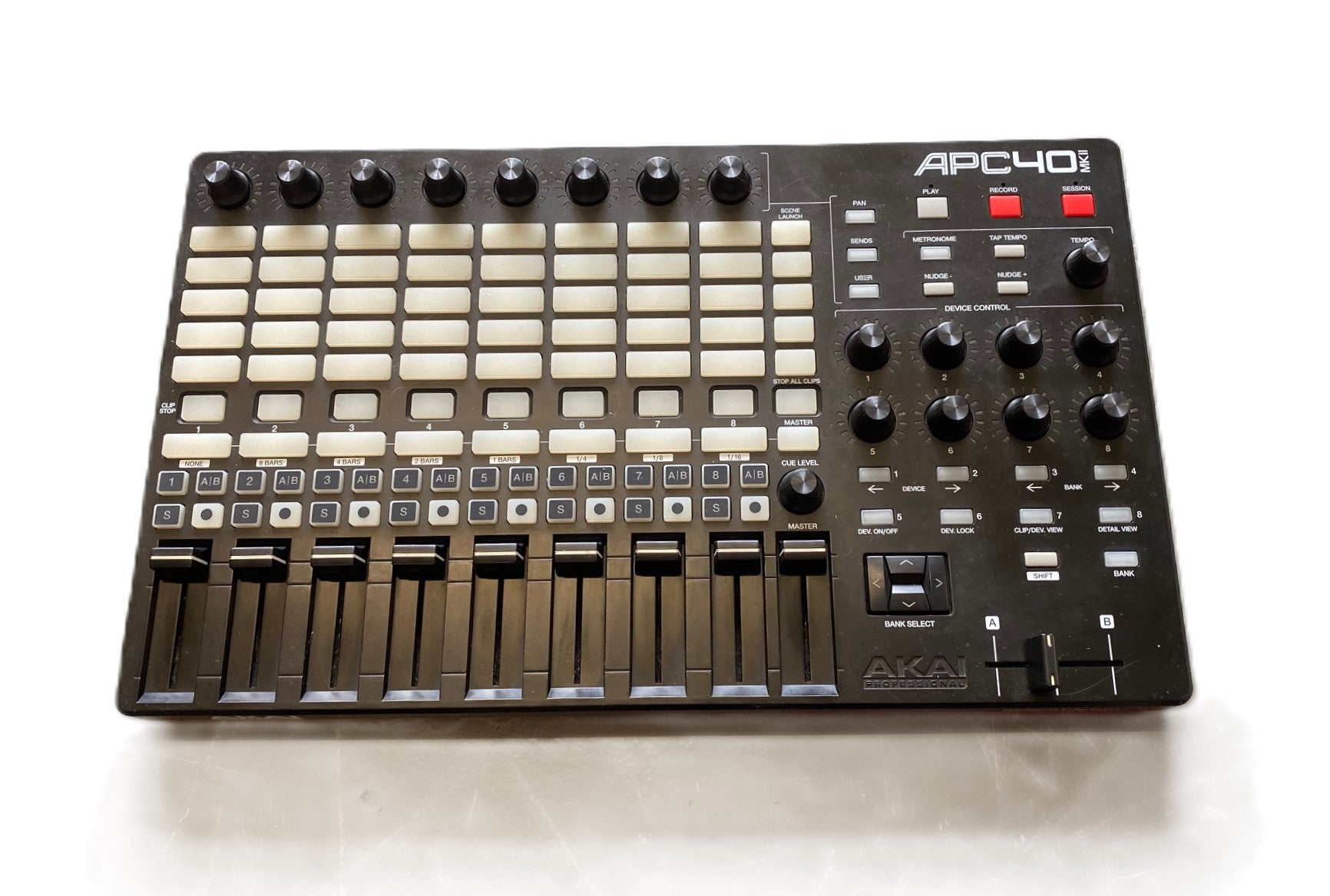 AKAI 落ち着き APC40 MKⅡ