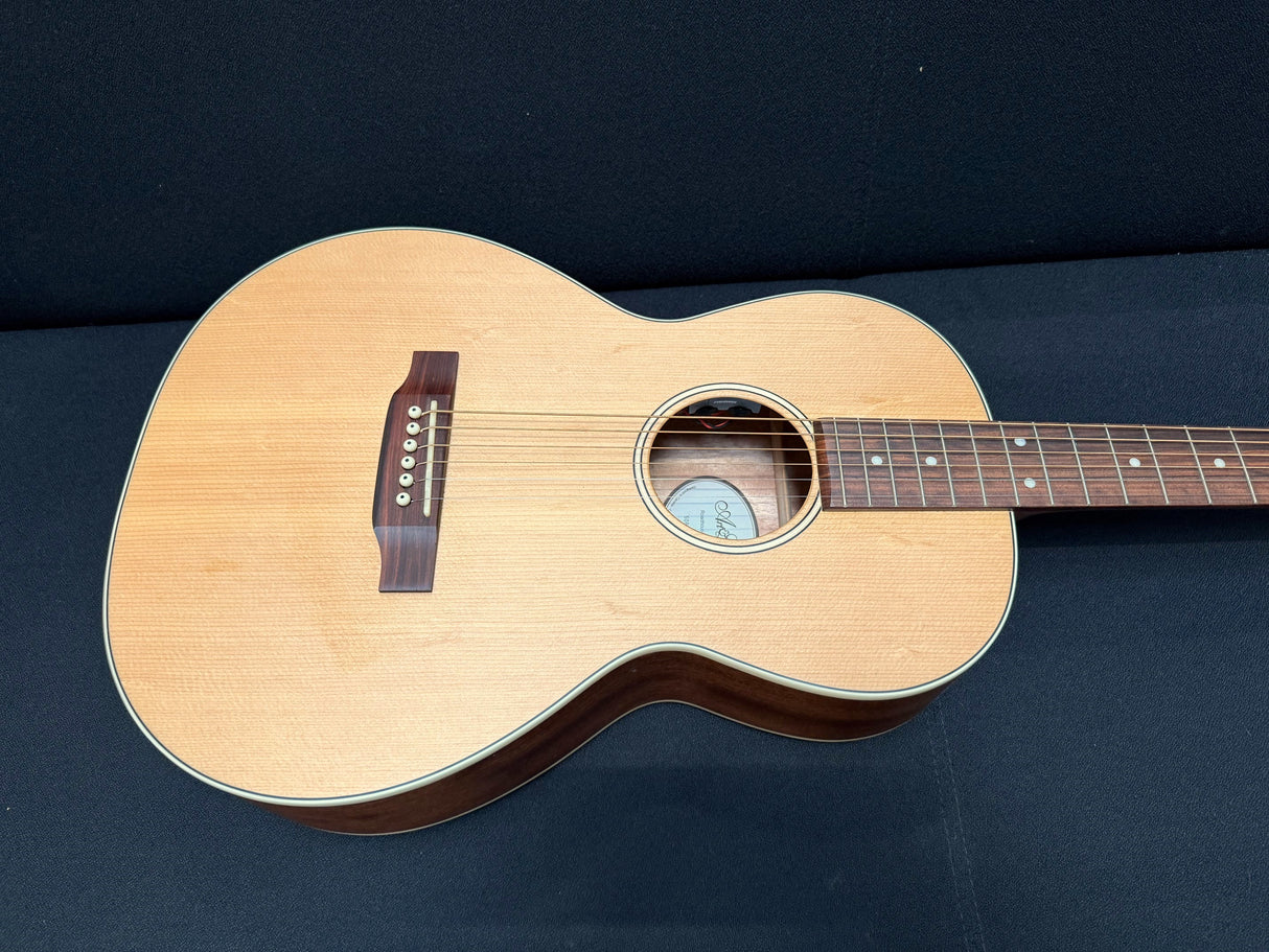 Art & Lutherie Roadhouse Natural EQ Electro-Acoustic