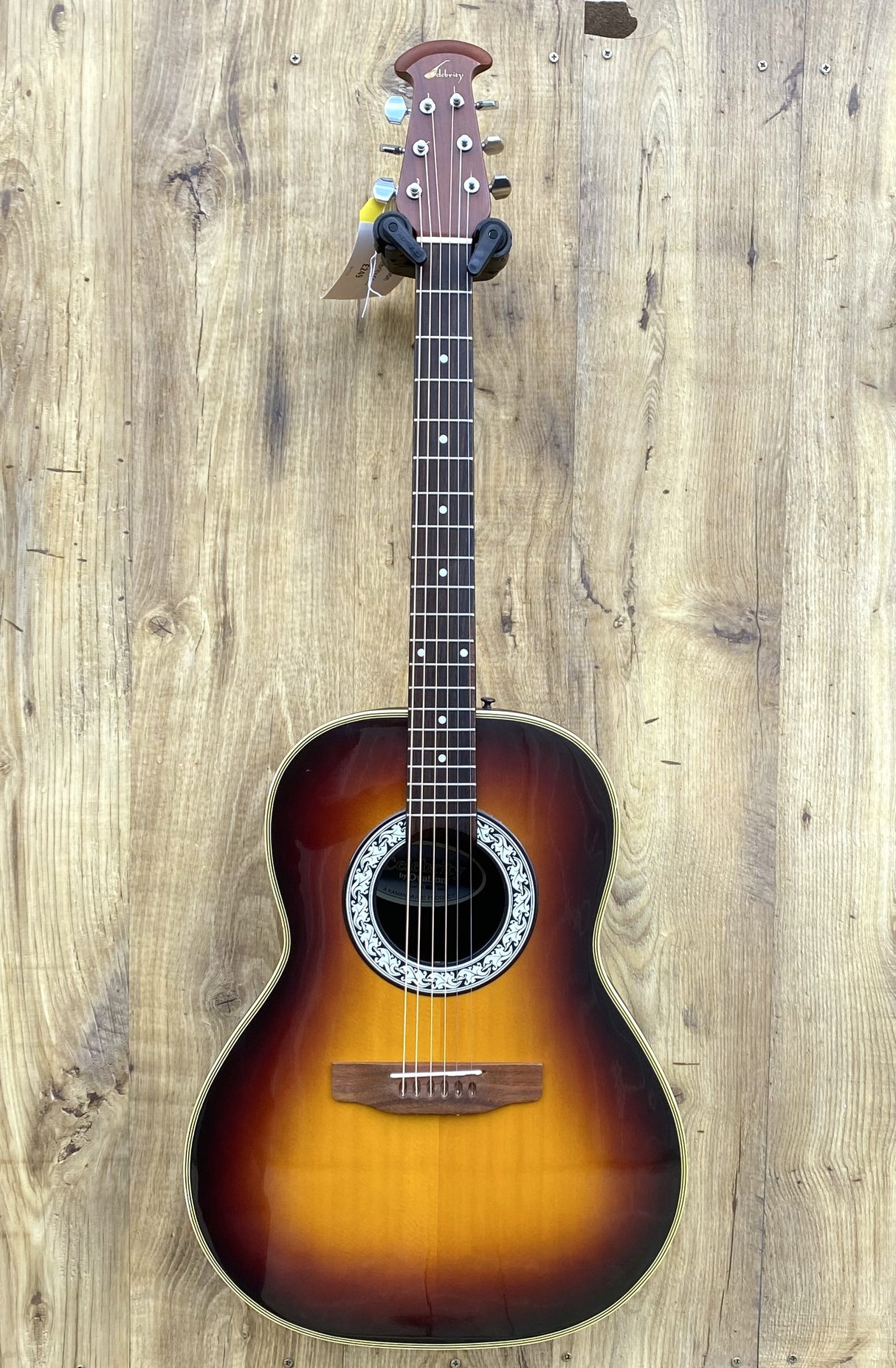 Ovation Celebrity Acoustic CC11 Sunburst