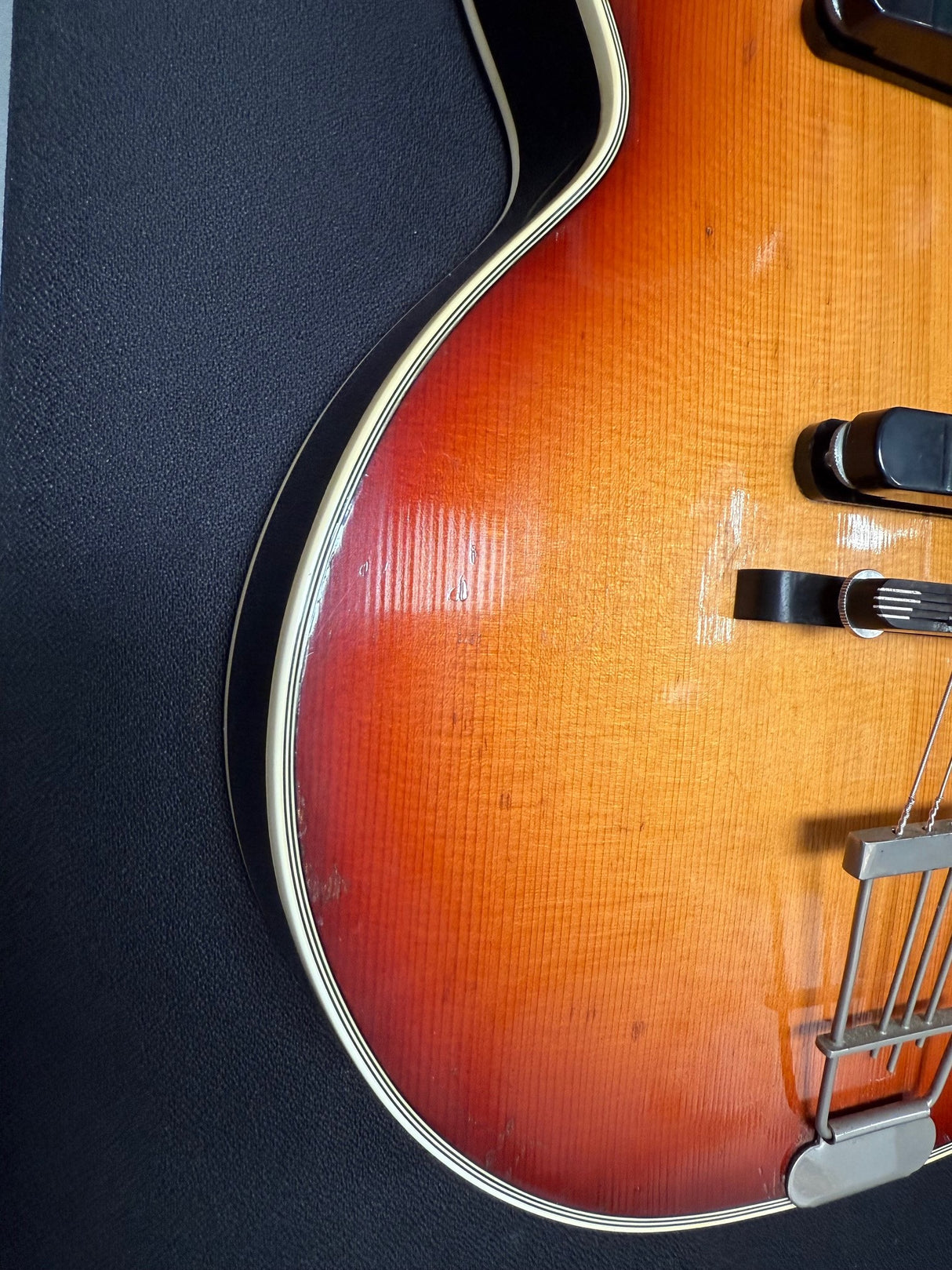 Hofner Club 60 Sunburst 1959