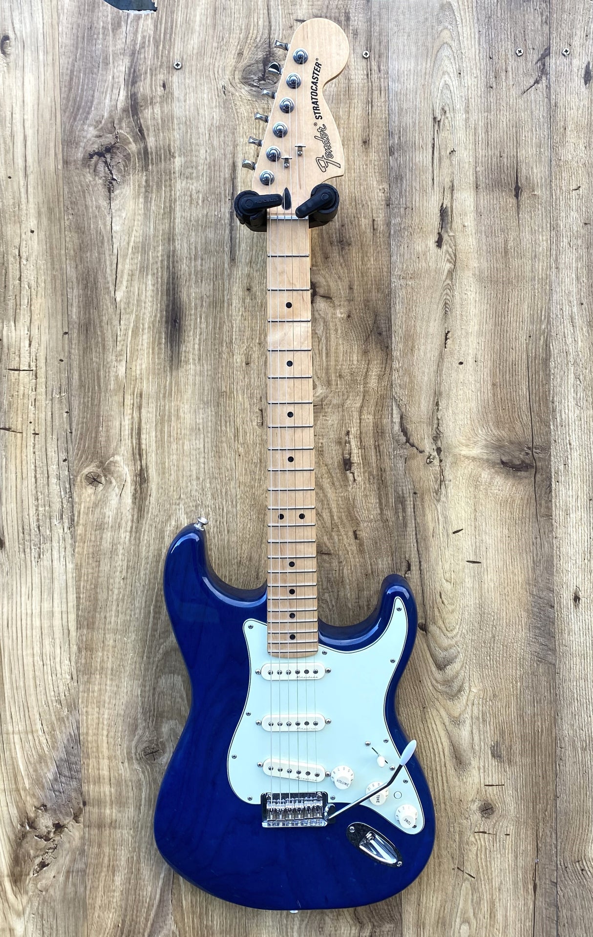 Fender Deluxe Stratocaster 2017 MN Sapphire Blue Transparent