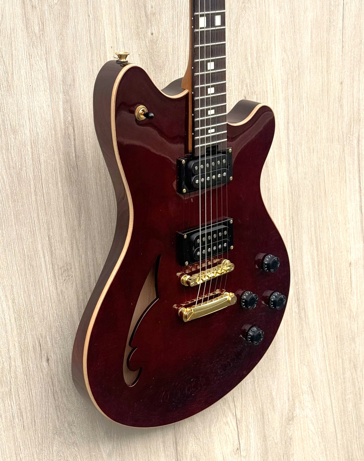 EVH SA-126 Standard Wine Red 2025