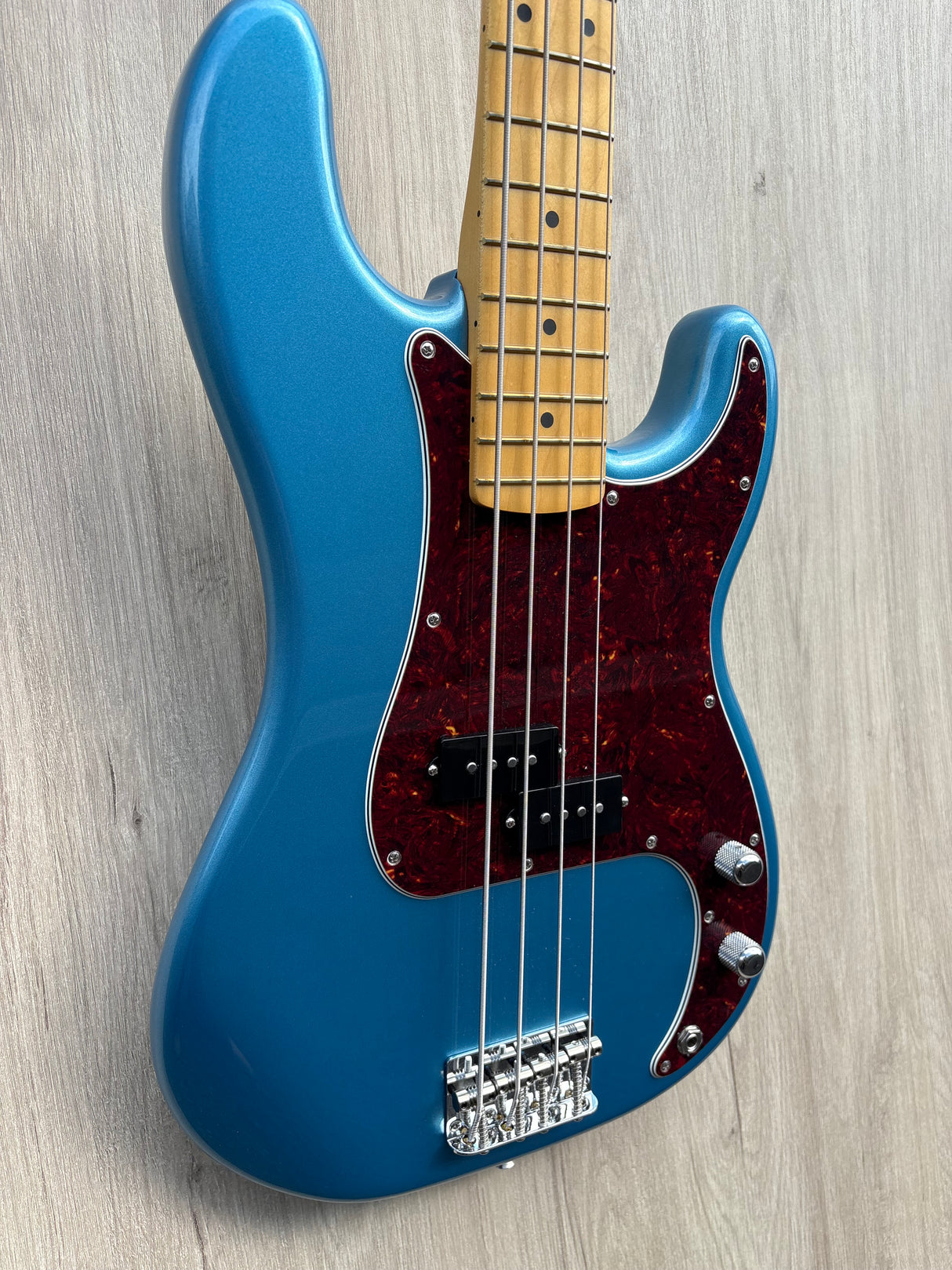 Fender American Professional Percision Bass 2025 Lake Placid Blue