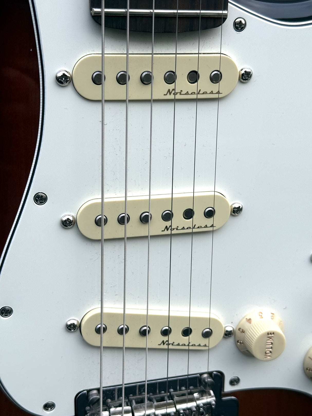 Fender Player II Strat RW 3 Colour Sunburst with Noiseless Pickups 2025