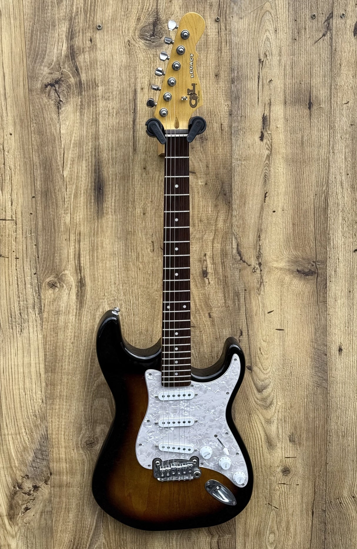 G & L Tribute Series Legacy 3-Tone Sunburst