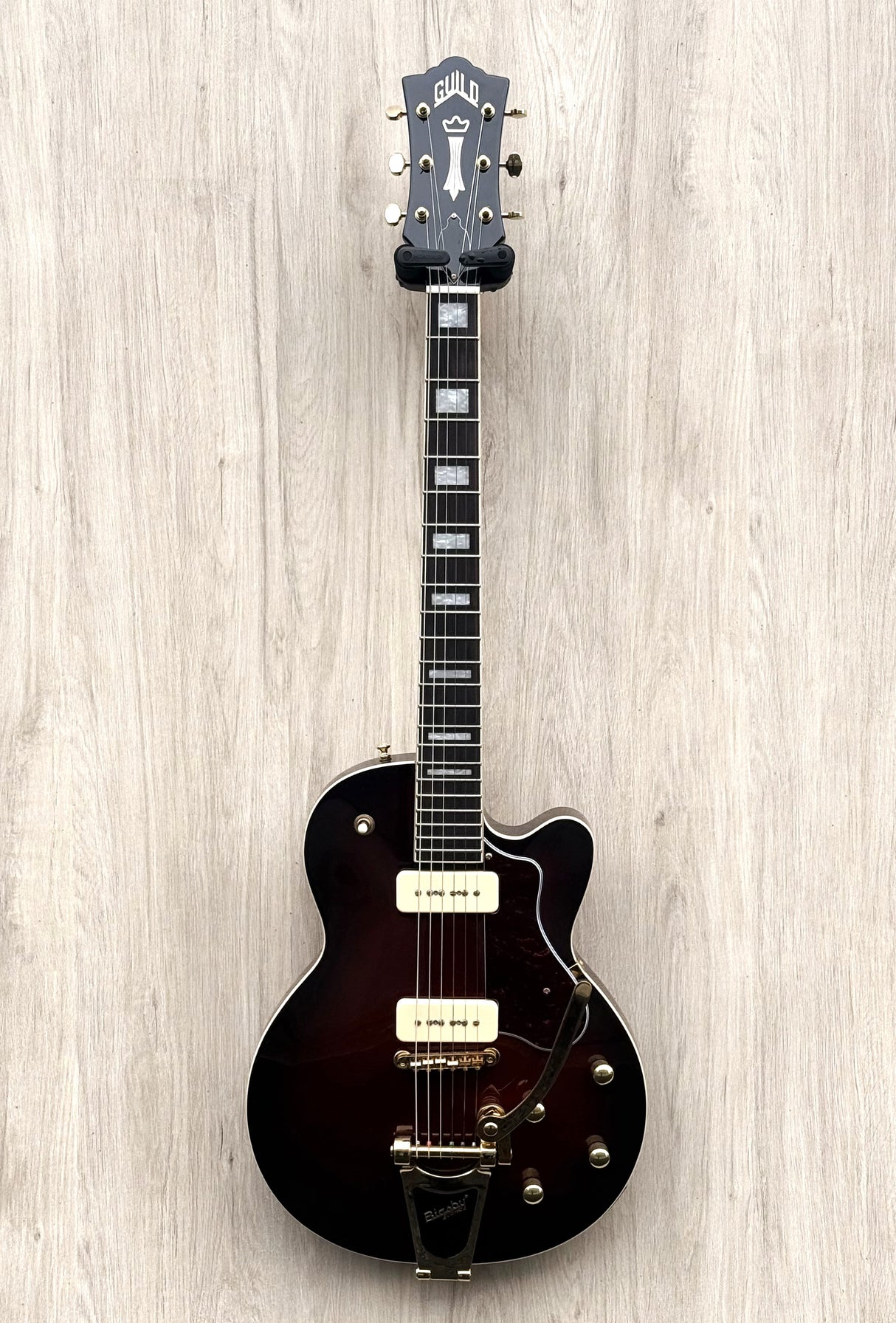 Guild M75 Aristocrat P90 With Bigsby - Antique Sunburst