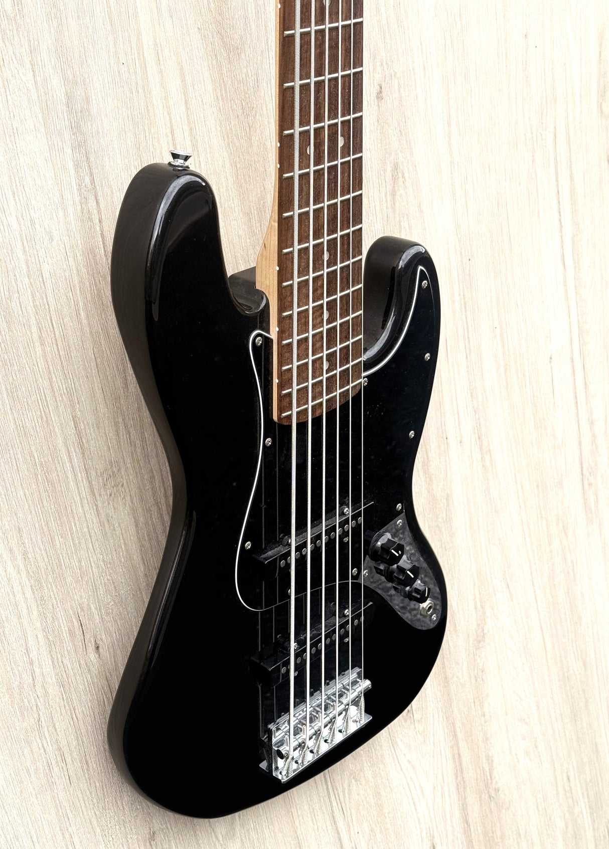 Squier Affinity Jazz Bass VI Black Metallic 2024