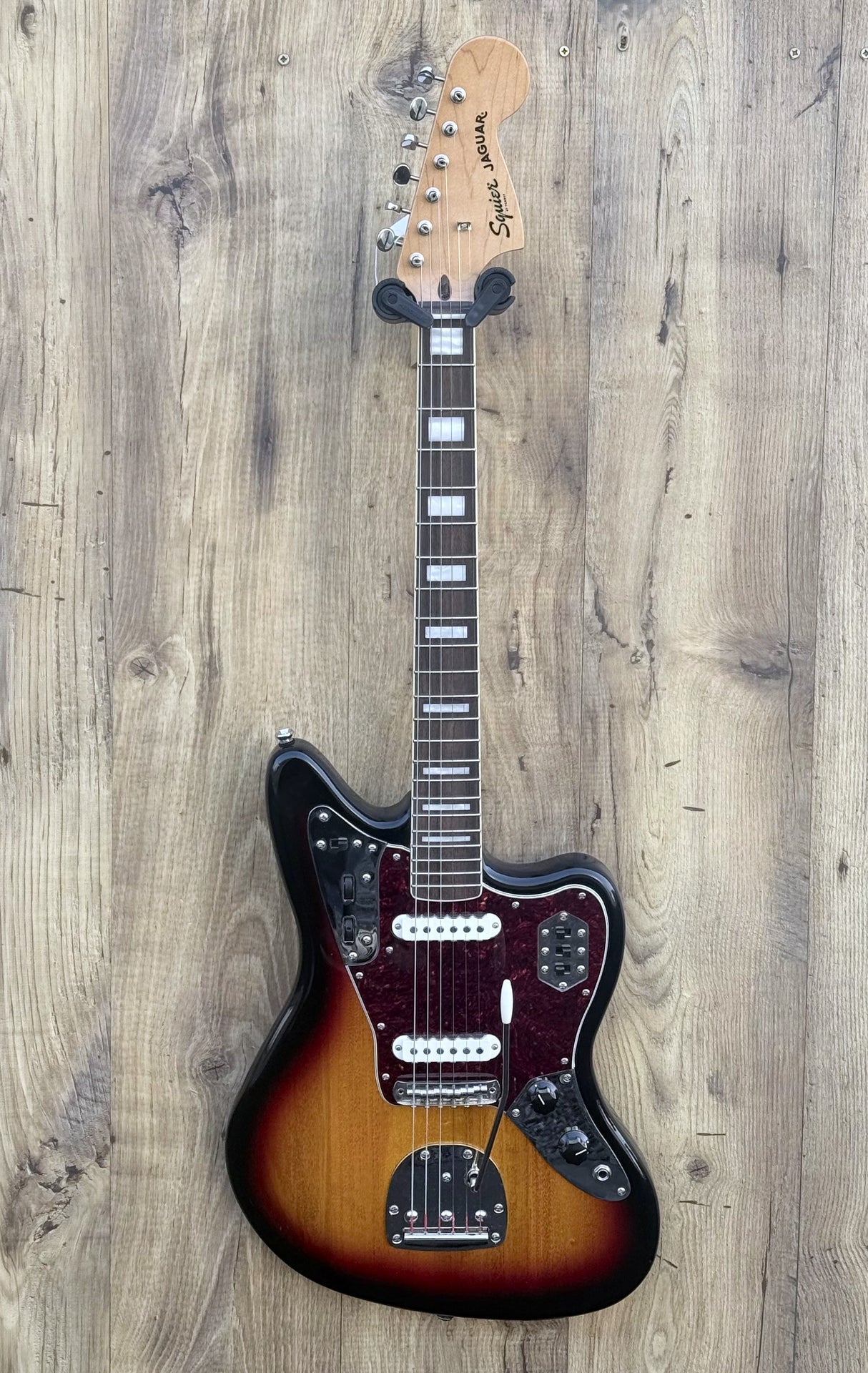 Squier Classic Vibe 70s Jaguar 3-Colour Sunburst