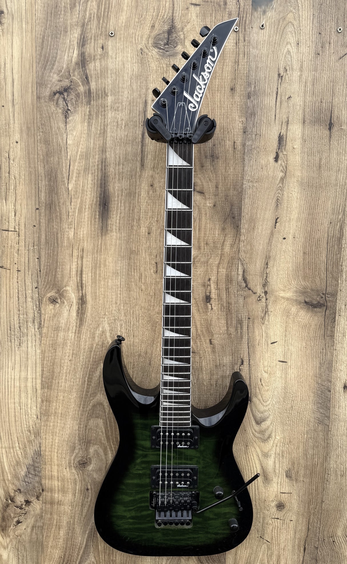 Jackson JS Series Dinky Arch Top JS32Q DKA Transparent Green Burst