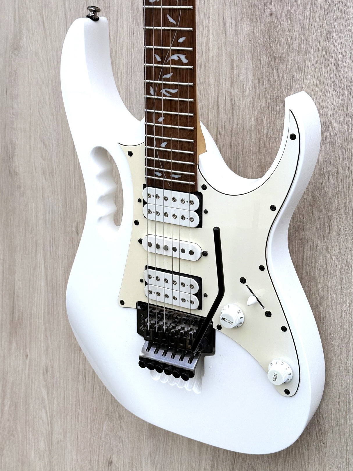 Ibanez JEMJR Steve Vai Jem Junior White 2016