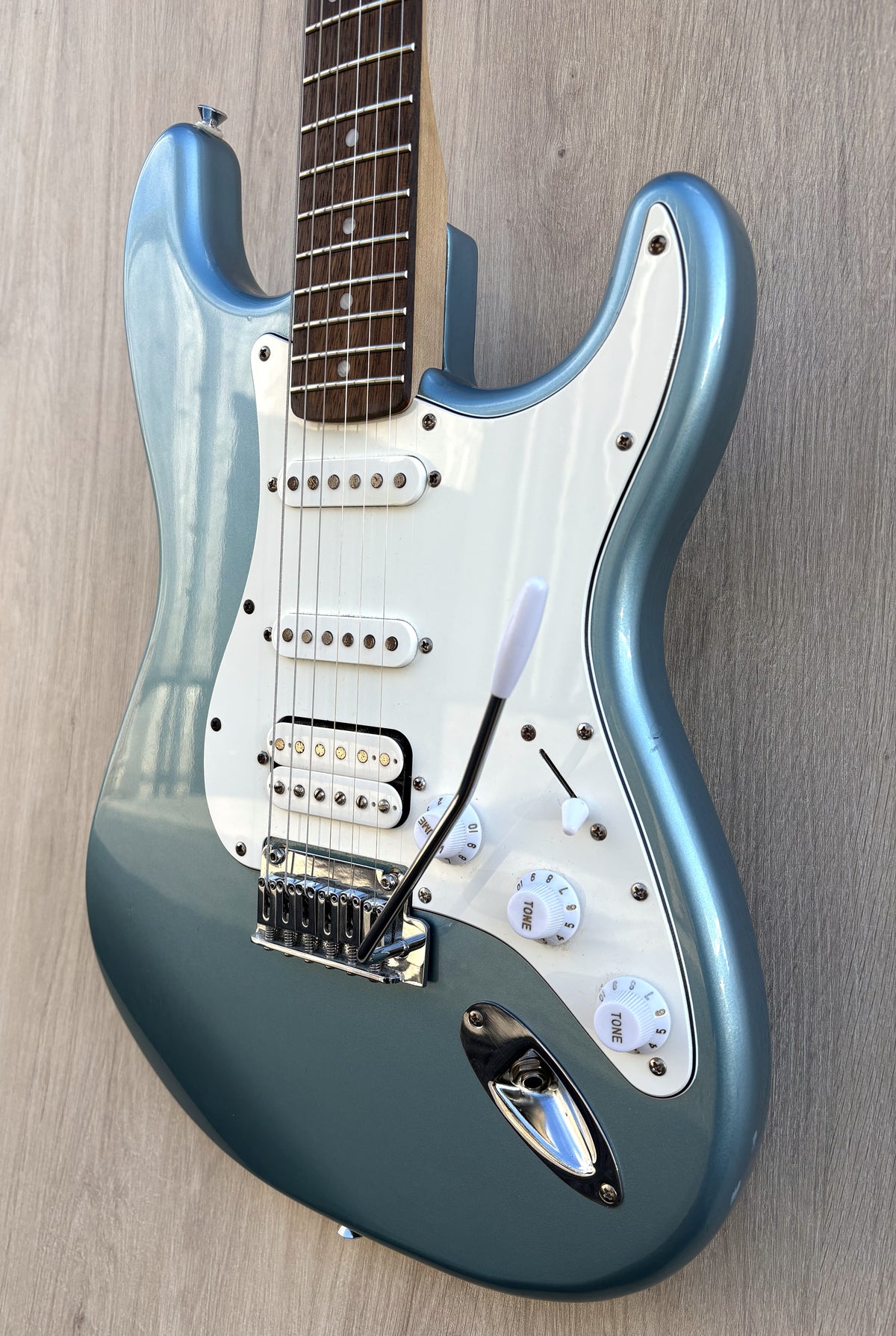 Squier FSR Affinity Stratocaster HSS LRL Ice Blue Metallic 2022