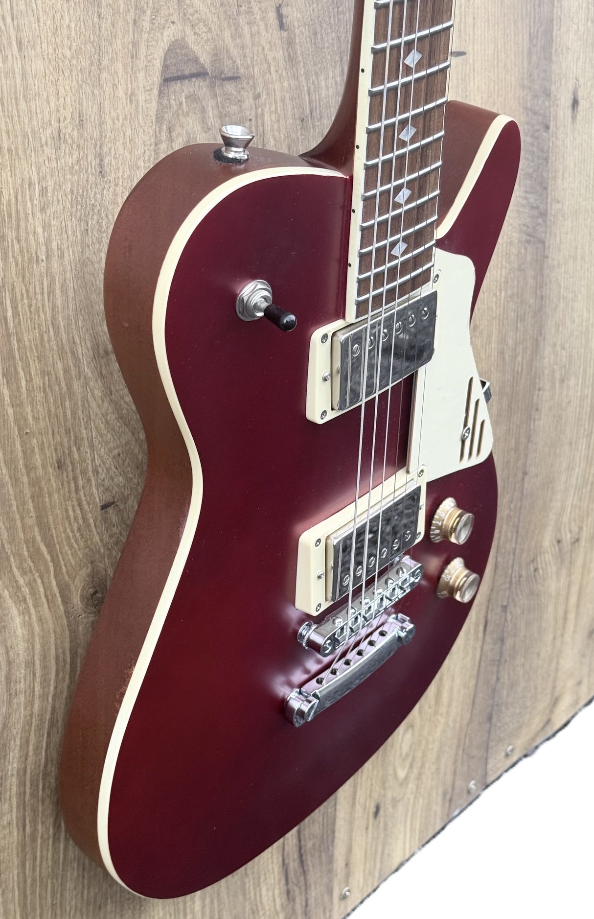 Magneto U-One Velvet Deluxe VV-4400 - Candy Apple Red Silk