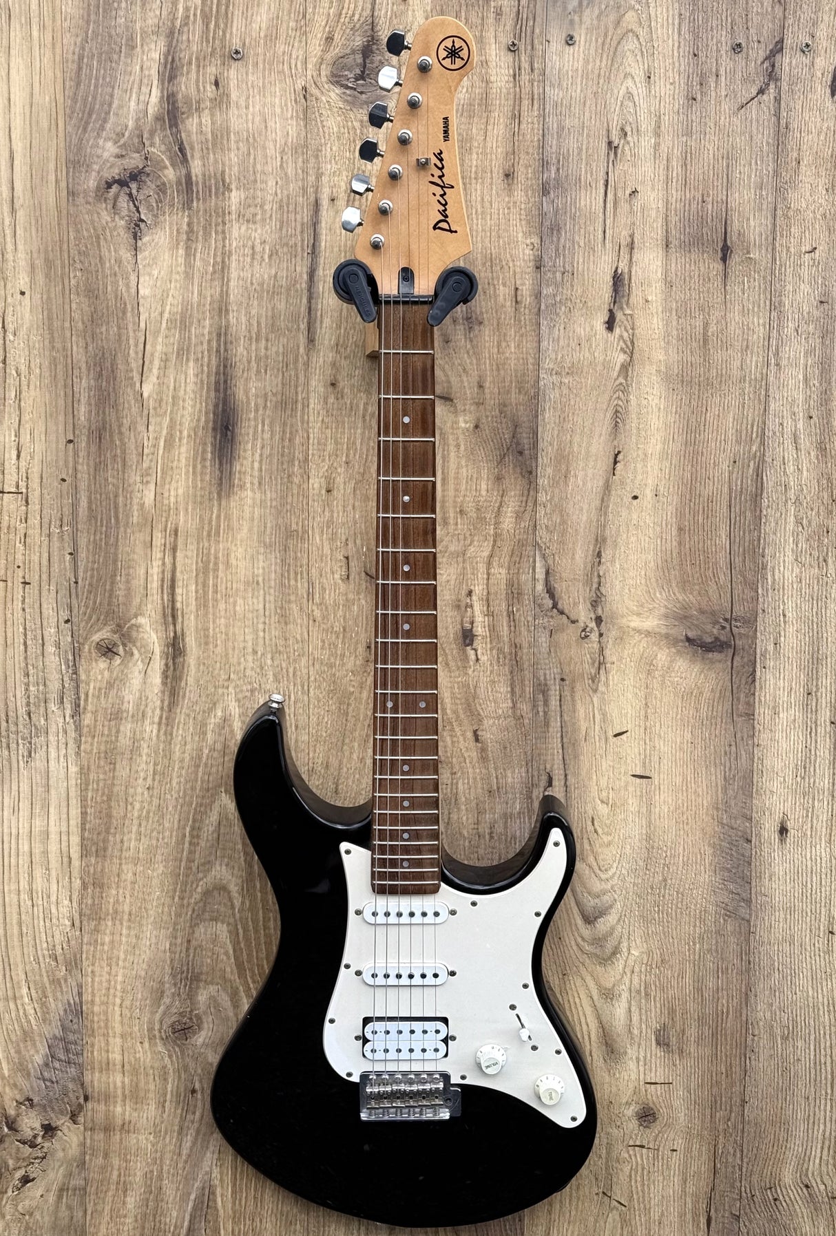 Yamaha Pacifica 012 Black