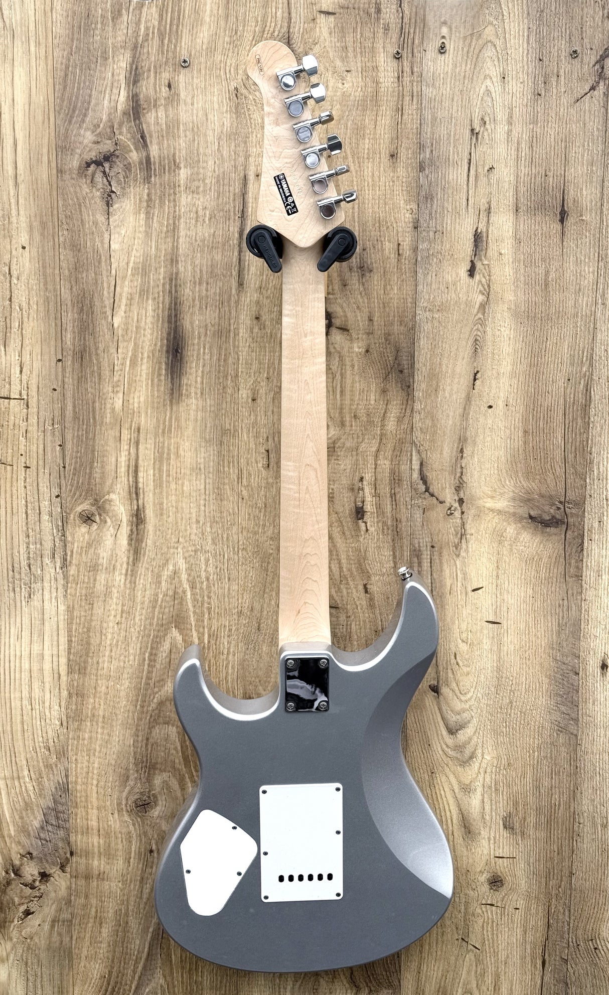 Yamaha Pacifica 112V Silver