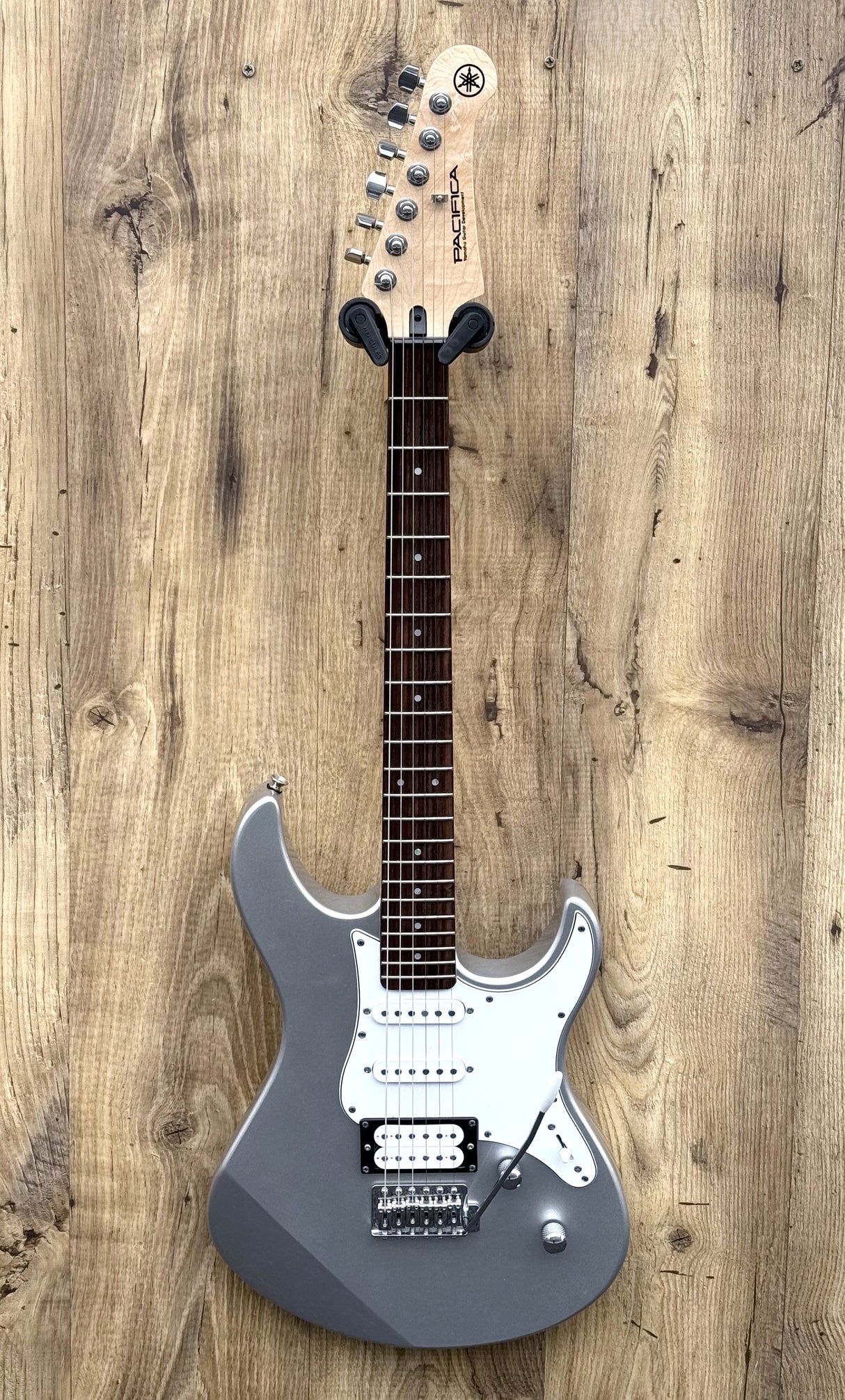 Yamaha Pacifica 112V Silver