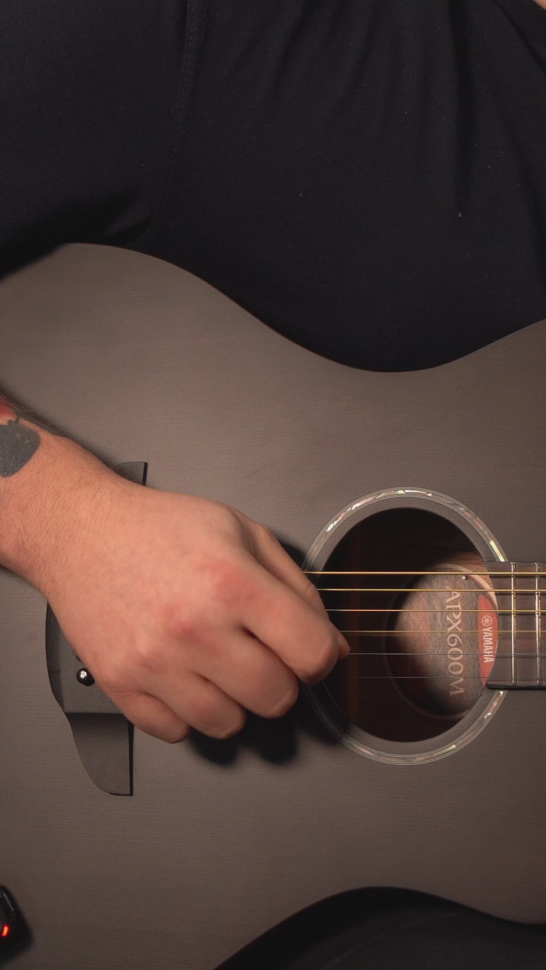 Yamaha APX600M Smoky Black Matte