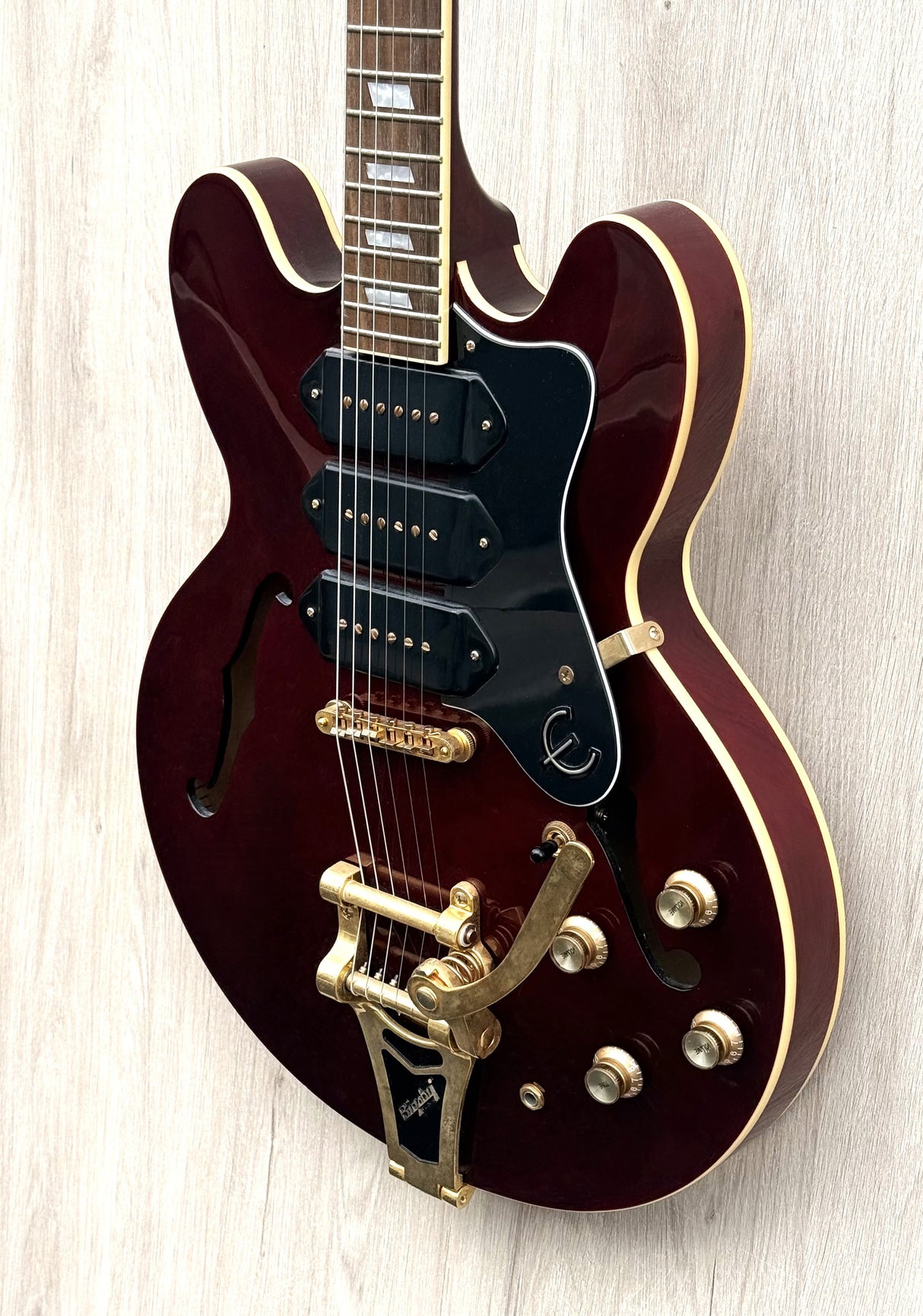 Epiphone Riviera P93 Wine Red