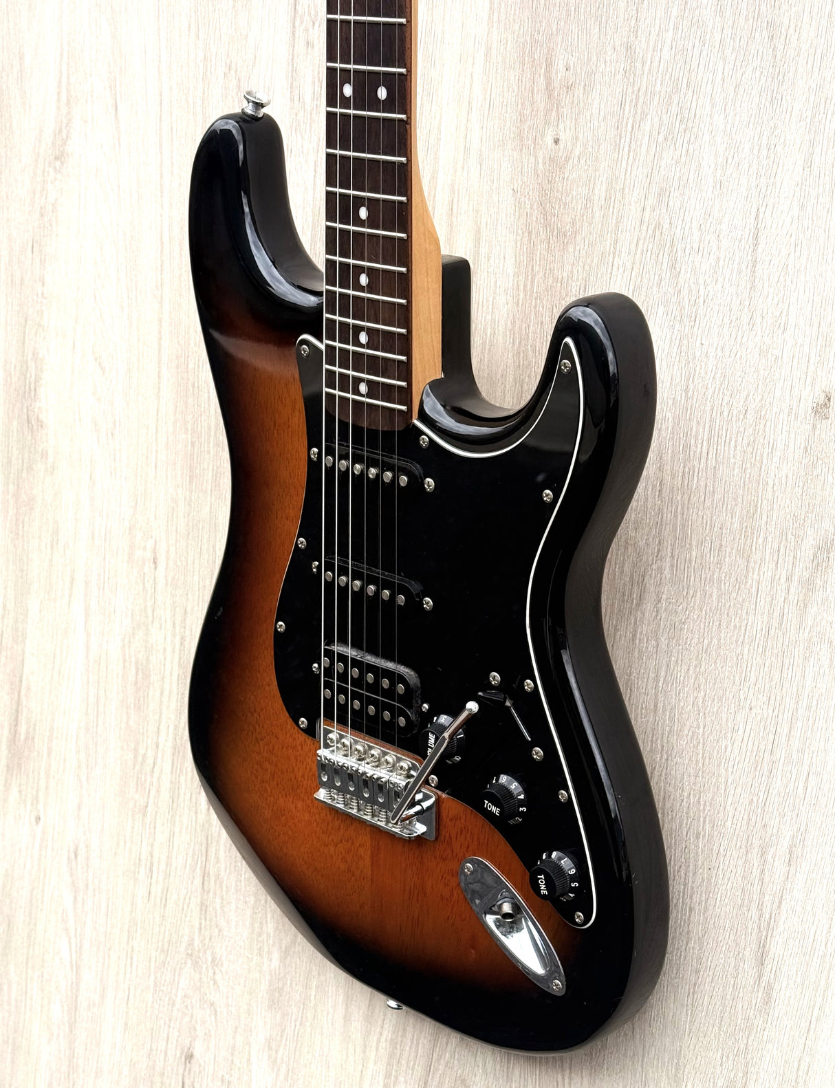 Squier Affinity Strat HSS Brown Sunburst 2012