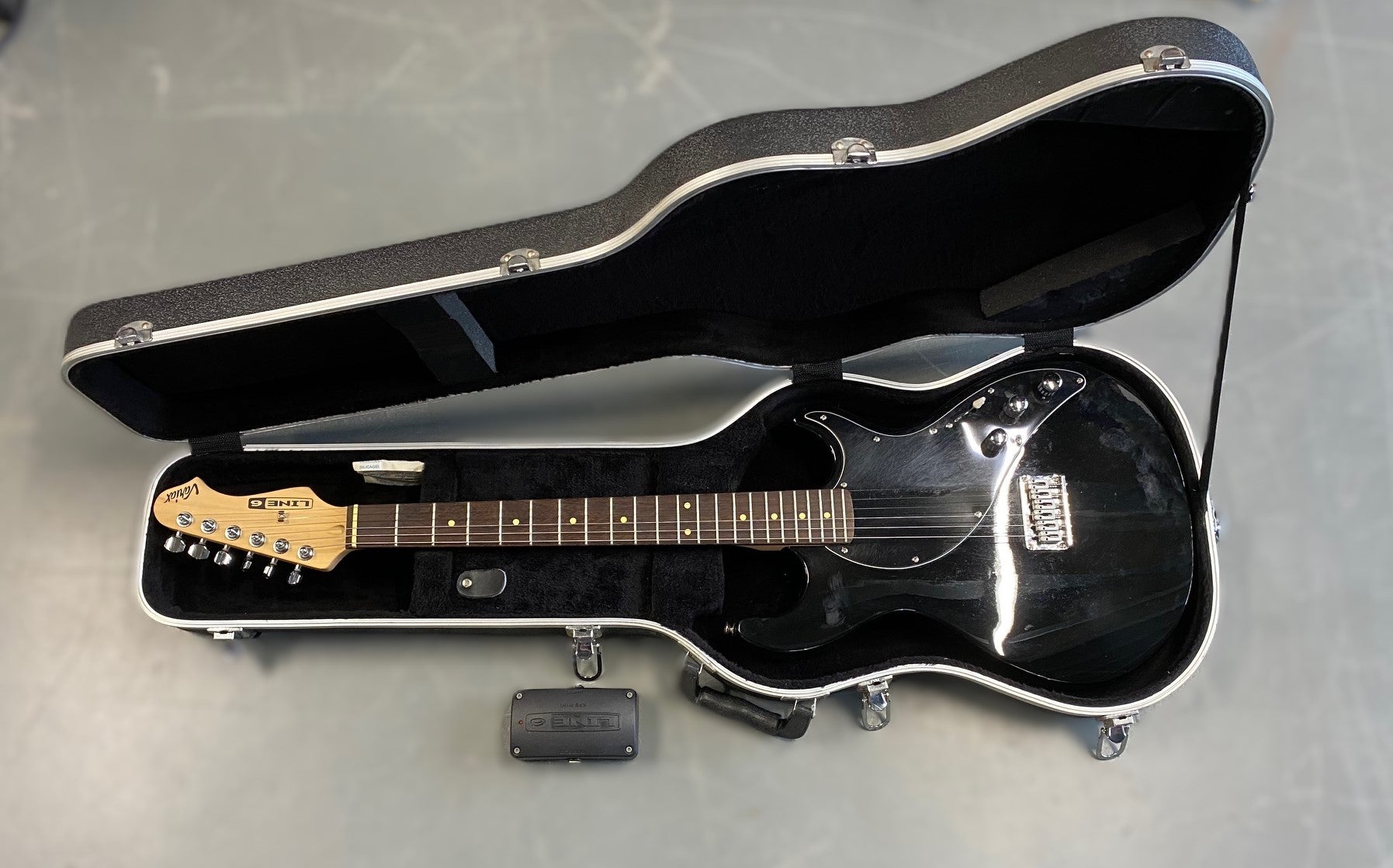 LINE6 VARIAX STANDARD BLACK モデリングギター Line 6 Introduces the Variax Limited Edition Onyx Guitar